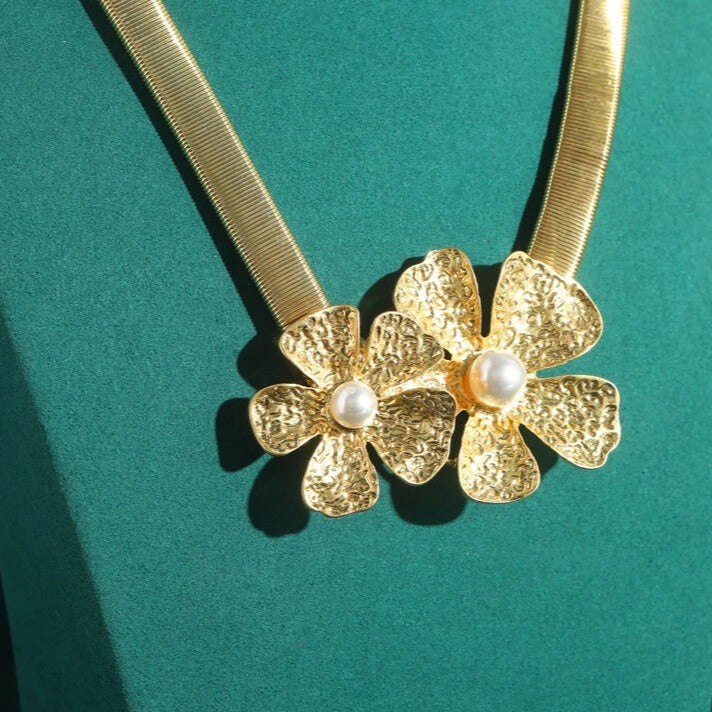 Maravie™ Boho Bloom Pearl Necklace Vintage-inspired floral charm meets pe