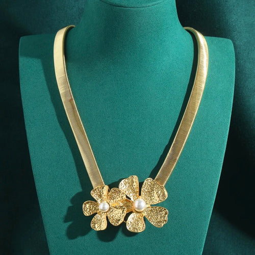Maravie™ Boho Bloom Pearl Necklace Vintage-inspired floral charm meets pe