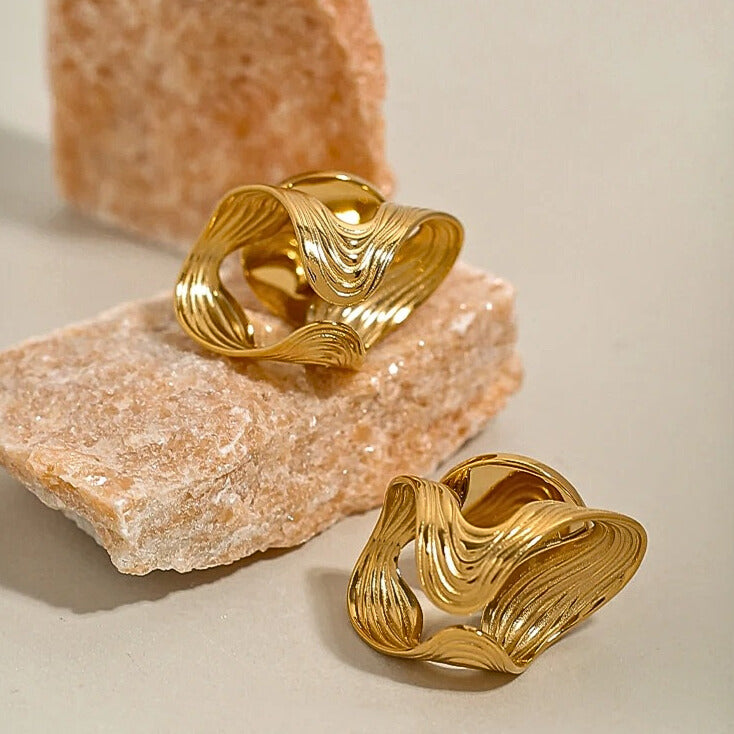 Solvéra™ –Textured Gold Ring with Pearl Accent