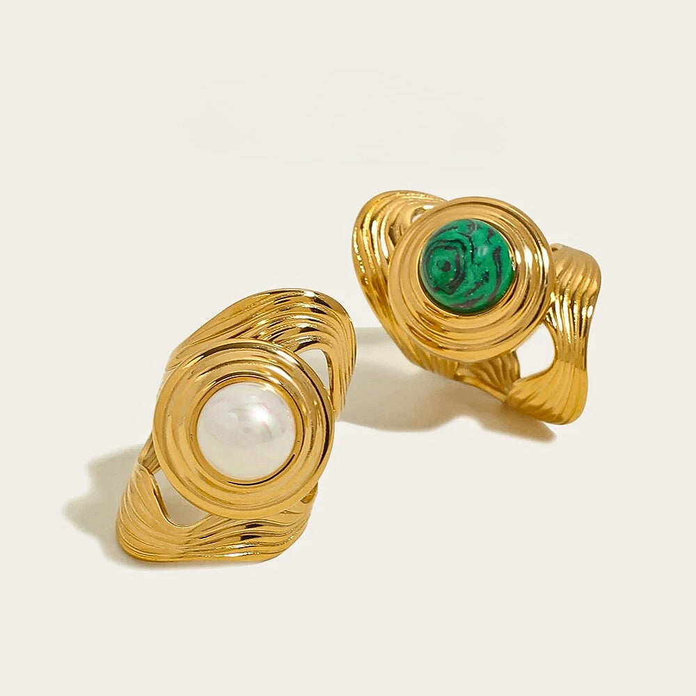 Solvéra™ –Textured Gold Ring with Pearl Accent
